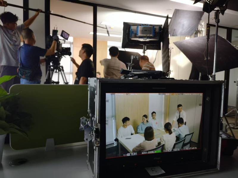 祁东县TVC拍摄公司：科技产品视觉化大师，诠释未来感与功能美学